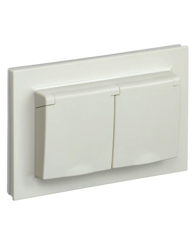 Розетка 2-местная с з/к РСбш12-3-44-БрКр бежевый BRITE (BR-R26-16-44-K10-F). Розетка с заземлением с защитными шторками и крышкой в сборе. IEK в Вологде
